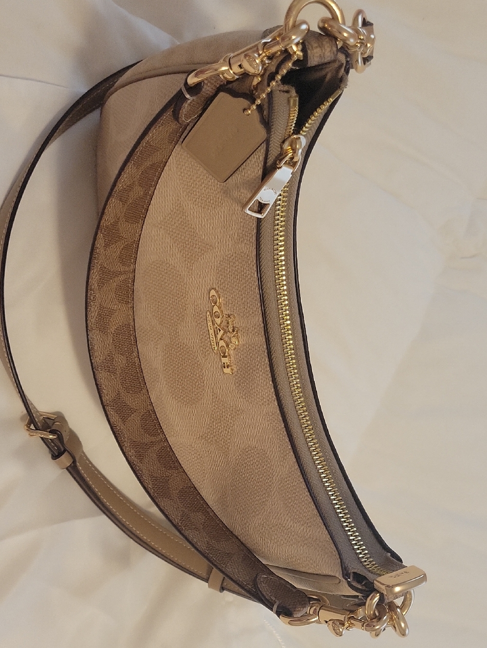 Like New Signature Coach Teri Hobo - Picture 8 of 13
